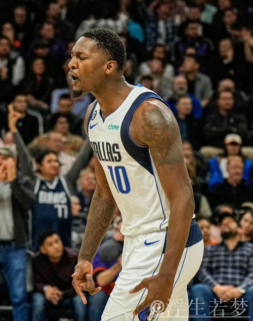 东契奇妙传 芬尼·史密斯三分命中