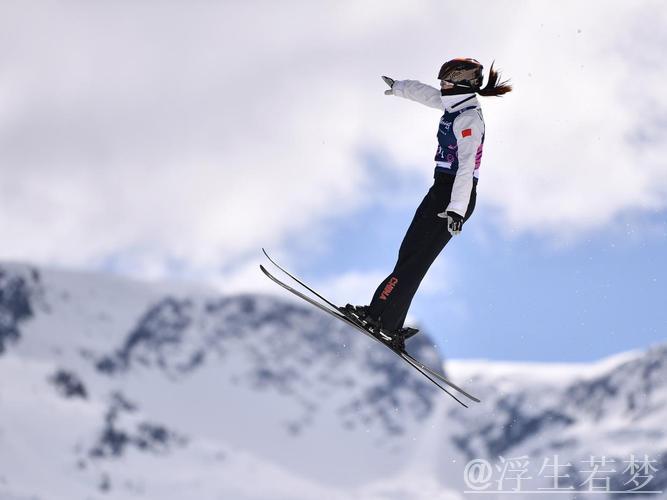 徐梦桃在世锦赛空中技巧项目中夺得亚军